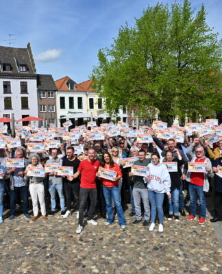 Lotterie-Botschafterin Katarina Witt überrascht Kalkar: 308 Gewinner*innen jubeln über 1,4 Millionen Euro