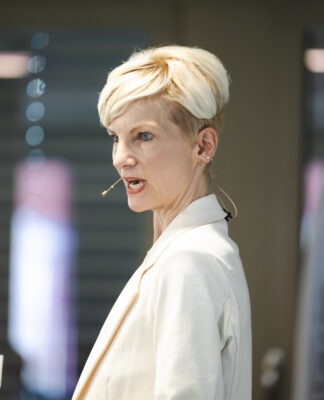 Intuition vs. Big Data: Dr. Johanna Dahm entschlüsselt Entscheidungsfindung