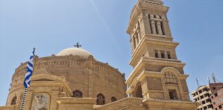 Die Sankt Georg Kirche in Kairo ist eine bedeutende koptisch-orthodoxe Kirche, die sich im koptischen Viertel der Stadt befindet, einem historischen Bereich, der für seine alten christlichen Stätten bekannt ist. Foto. Jane Uhlig / Janes Magazin
