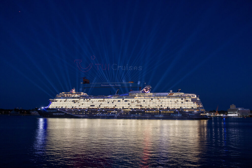 Höhepunkt auf hoher See: Kieler Förde feiert Schiffstaufe! Mein Schiff 7 (c) TUI Cruises