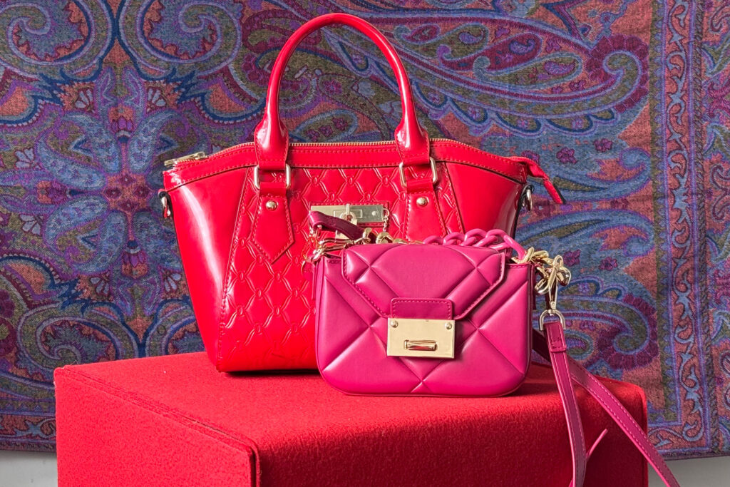 ZDF Mediathek enthüllt: Schöner Schein in der Modebranche 1 Durch die Coronapandemie ist der Markt für Luxusgüter, im Speziellen für Handtaschen, zunächst geschrumpft. Die Nachfrage sank, Preise stiegen. Nach der Pandemie verstärkte sich die globale Nachfrage, der Handtaschenmarkt boomt. Bildrechte: ZDF Fotograf: Birgit Hermes