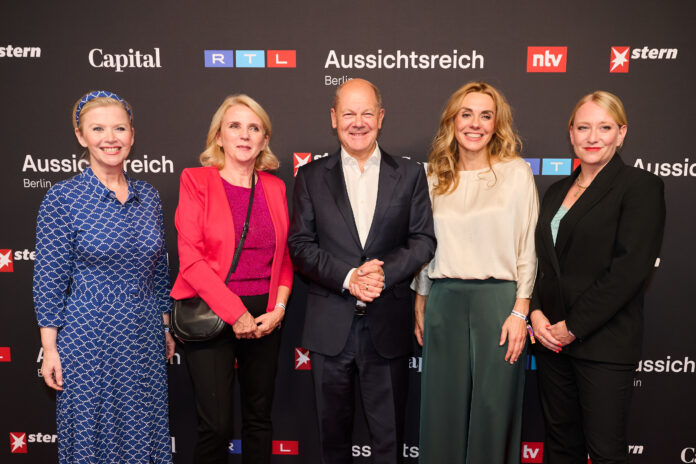 RTL Sommerfest V.l.: Heike Boese, Jutta Bielig-Wonka, Olaf Scholz, Inga Leschek und Nadine to Roxel Bildrechte: RTL Fotograf: Annette Riedl