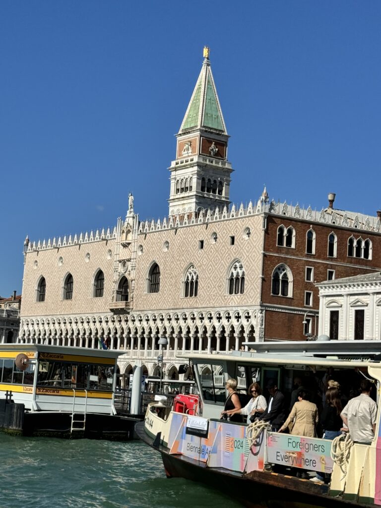 Ist Venedig der Schlüssel zu einem unvergesslichen Aufenthalt mit klarer Luft? 2 Venedig im Oktober.
Ist Venedig der Schlüssel zu einem unvergesslichen Aufenthalt mit klarer Luft?