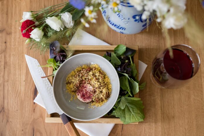 Mordsspaß und Gaumenfreuden: Dinnerkrimi kommt nach Kronberg!