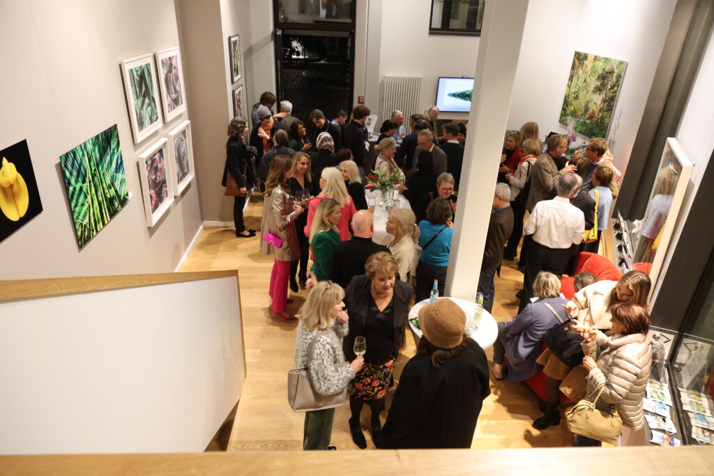 Vernissage: Flowers of the World in Hamburger Galerie - Fotokunst bei Livia Lisboa 1 Vernissage: Blumenwelten in Hamburger Galerie
Internationale Fotokunst bei Livia Lisboa