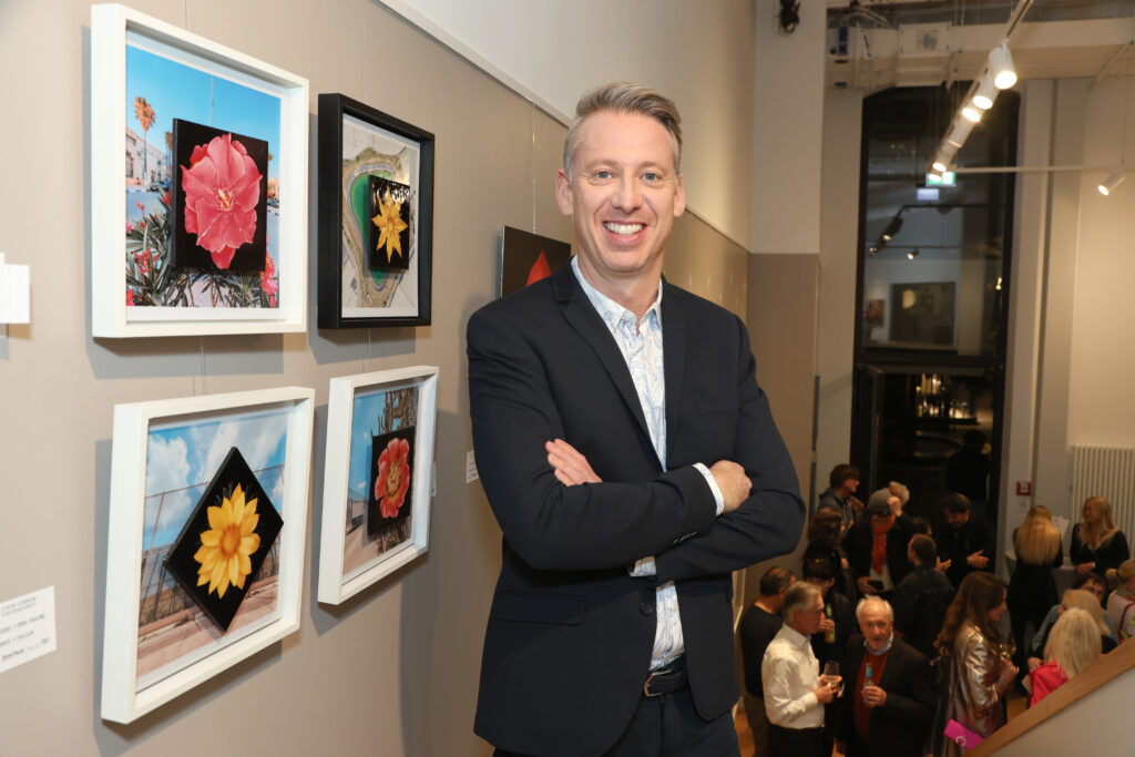 Vernissage: Flowers of the World in Hamburger Galerie - Fotokunst bei Livia Lisboa 2 Tagesschausprecher_Andre_Schuenke