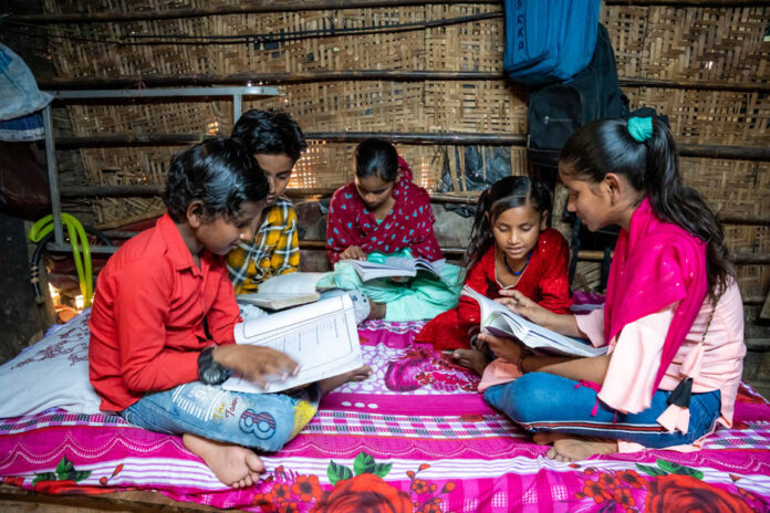 In immer mehr Ländern werden Kinder ihrer Rechte beraubt. Darauf weisen die SOS-Kinderdörfer weltweit zum internationalen Tag der Kinderrechte am 20.November hin. Boris Breyer, Pressesprecher der Hilfsorganisation, sagt: 