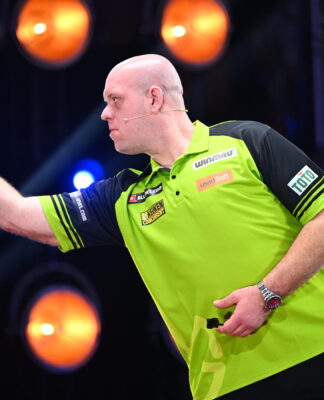 Michael van Gerwen und „Pikachu“ Pietreczko kämpfen bei der „Promi-Darts-WM“ um den zweiten WM-Titel des Jahres. Live auf ProAcht.