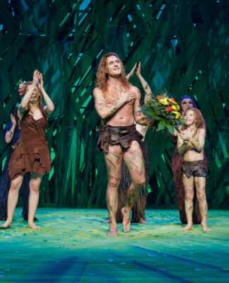 Sensationelle Starpremiere: Alexander Klaws begeistert Stuttgarts Musicalpublikum als Dschungelheld Tarzan