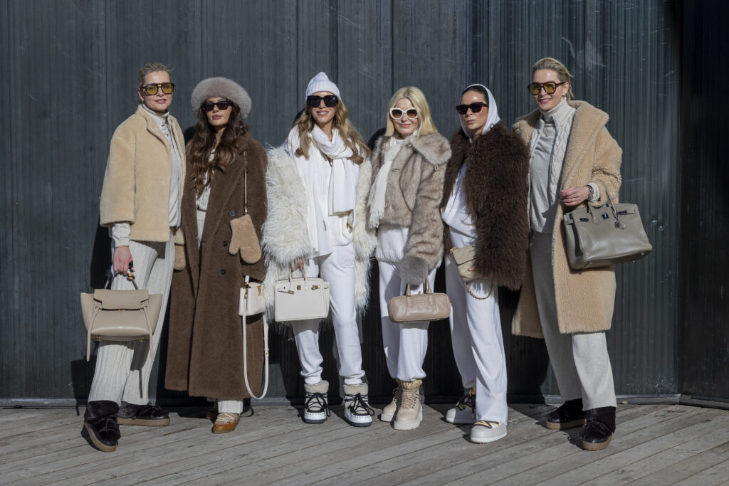 FALCONERI IM WINTER WONDERLAND 1 Die prominenten Gäste Nina und Julia Meise sowie Influencerinnen wie Füsun Lindner, Alexandra Lapp, Patricia Wirschke und Petra Dieners zeigten, wie vielseitig und edel Kaschmirmode im Winter sein kann.