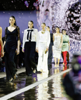 Fashion Week Berlin: Marc Cain mit Model Alessandra Ambrosio