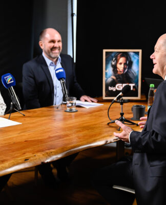 Bundeskanzler Scholz: „Sechs rauf, sechs runter, schon sind wir vorne!“ SPD-Spitzenkandidat Olaf Scholz im Interview mit RPR1.