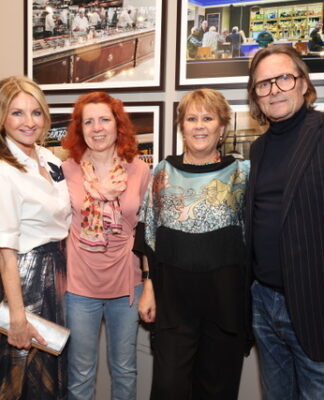 Spektakuläre Vernissage: Kai Röffen fasziniert mit „handheld“ bei Livia Lisboa