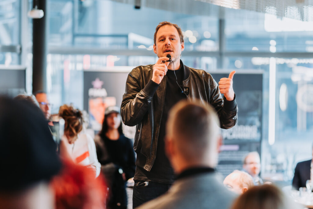 Employer Branding stärken: Warum der Blick hinter die Kulissen überzeugt 2 Employer Branding stärken: Warum der Blick hinter die Kulissen überzeugt