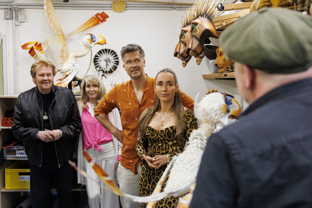 Familie Carpendale feiert den „Circle of Life“ bei Disneys DER KÖNIG DER LÖWEN 1 Familie Carpendale bei DisneysDerKoenigderLoewen 11 04 2025 6 Puppet Werkstatt MXB5396 Janes Magazin