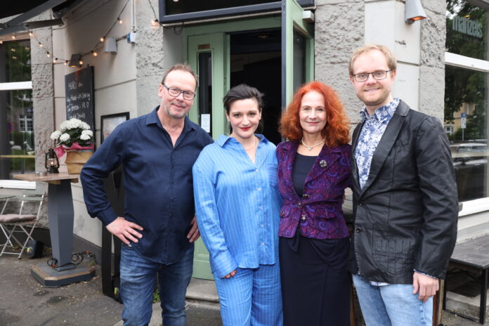 Gastgeber_Jens_Désirée_Manzel_Schauspielerin_Christiane_Leuchtmann_mit_Sohn_Johannes_Valentin_Korff