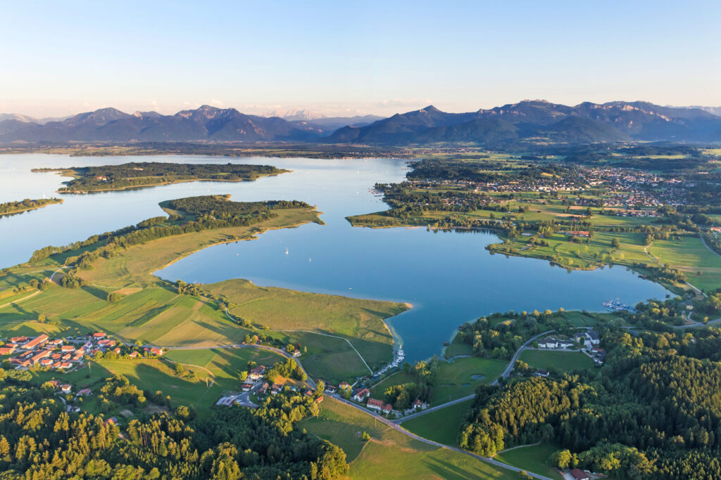 Der MundArt-Wanderweg in Prien am Chiemsee als Tor zur Seele der Region 1 Luftaufnahme tanjaghirardini Janes Magazin