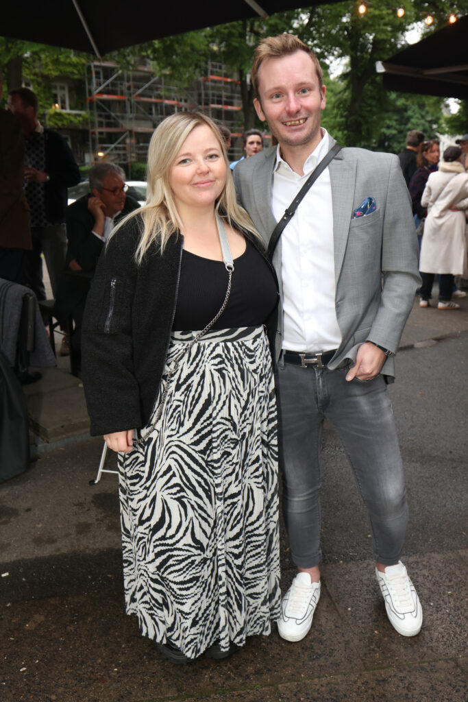 NEUE GANZTAGSBAR „MANZELS – GUTEN TAG & ABEND“: EPPENDORF HAT EINEN NEUEN LIEBLINGSORT 9 PR_Unterneher_Tim_Petersen_mit_seiner_Schwester_Lin_Maylin_Petersen