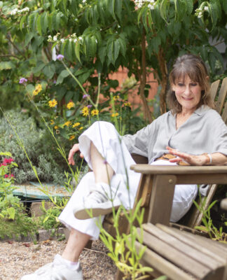 Strahlend schön, aber erschöpft?Warum selbst Powerfrauen plötzlich Energie verlieren – und wie die 3E-Methode sie zurückbringt