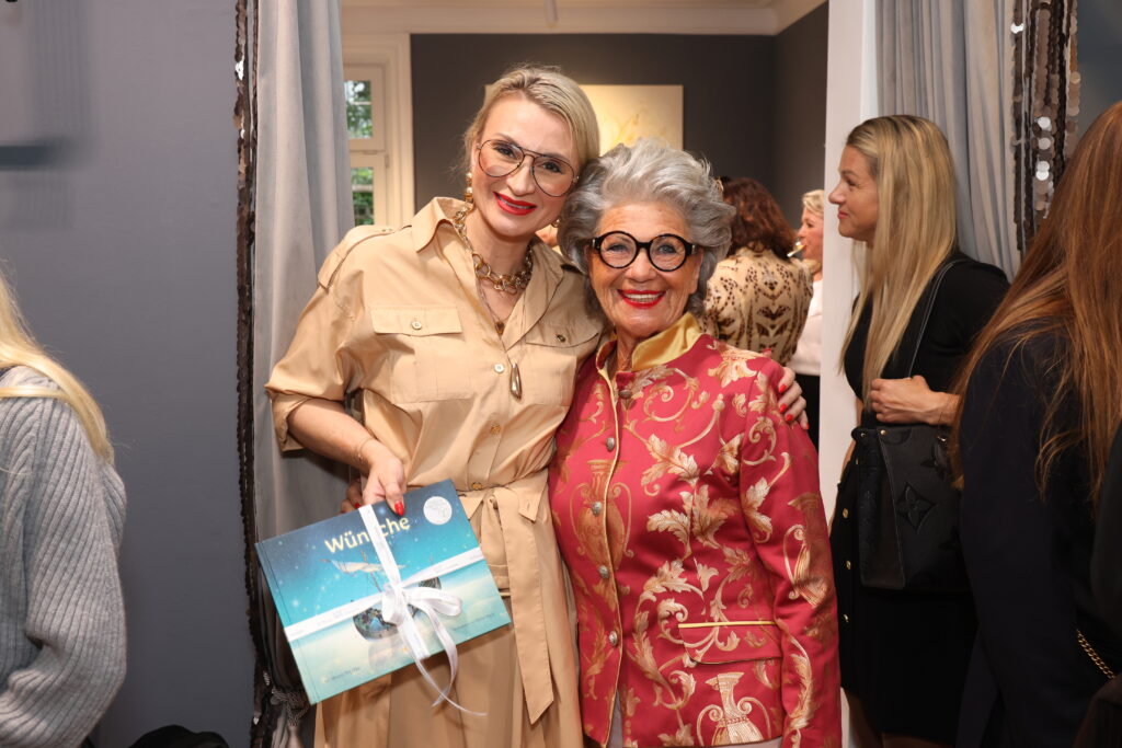 Hamburg feiert Couture-Kunst: Ella Deck eröffnet Kreativtempel im Herzen Eppendorfs 6 Ella_Deck_Hannelore_Lay Copyright: Ella Deck Couture / Wallocha