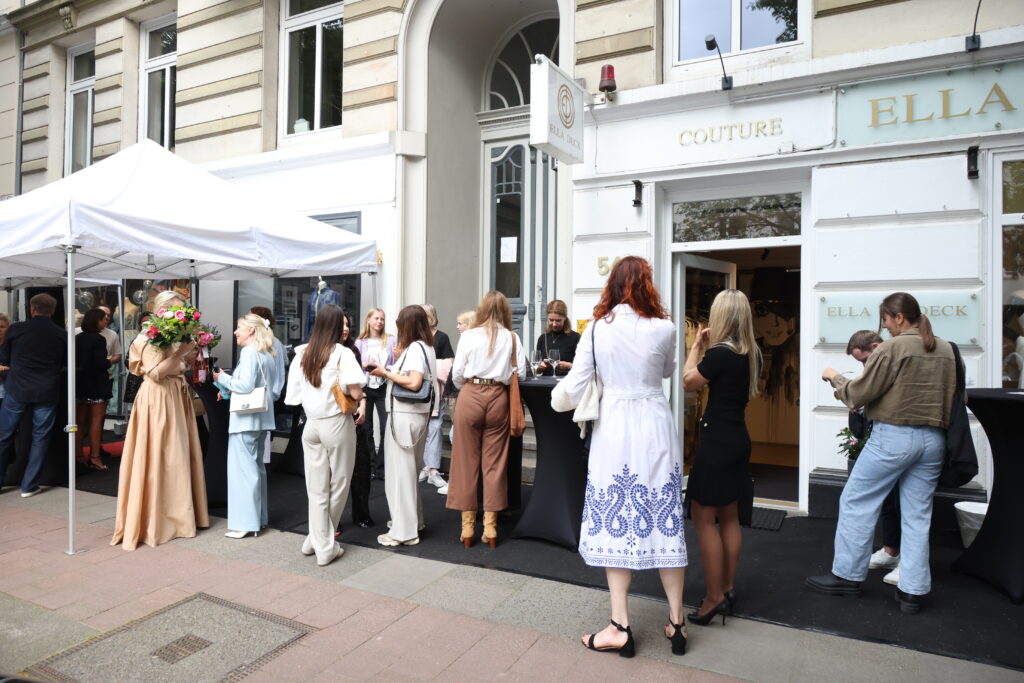 Hamburg feiert Couture-Kunst: Ella Deck eröffnet Kreativtempel im Herzen Eppendorfs 3 Kreativität, Couture & Cocktails – Ella Decks glamouröse Atelier-Eröffnung in Hamburg