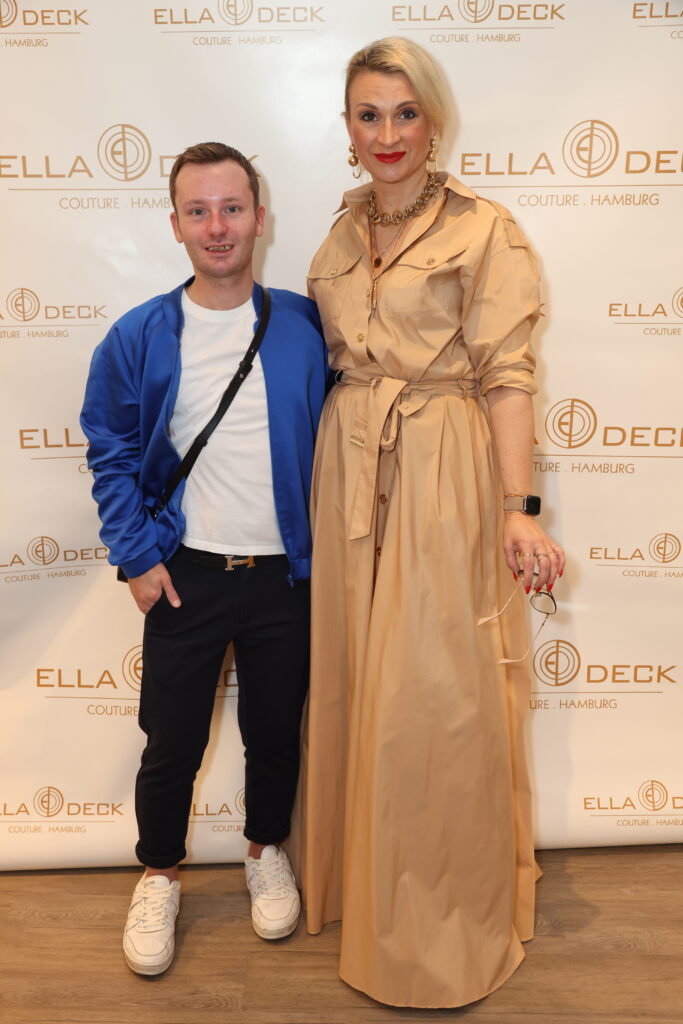 Hamburg feiert Couture-Kunst: Ella Deck eröffnet Kreativtempel im Herzen Eppendorfs 5 PR-Profi_Tim_Petersen_Gastgeberin_Ella_Deck