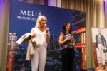 Jane Uhlig, Moderatorin des Abends und Moema Rodriques von ELORA Fashion im Melia Frankfurt City