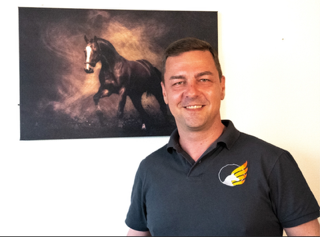 Auf der sicheren Seite: Wenn Frauen, Pferde und Versicherungen harmonieren 1 Joachim Hart Copyright: Joachim Hart