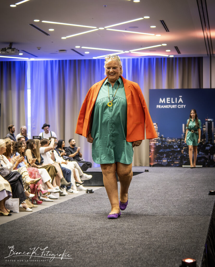 Wie muss ein Model sein? ELORA Fashion Show im MELIÁ Frankfurt City 23 Meike Buschening-Kaffenberger, Model Elora Fashion Show Melia Frankfurt City Copyright: Dirk Gier