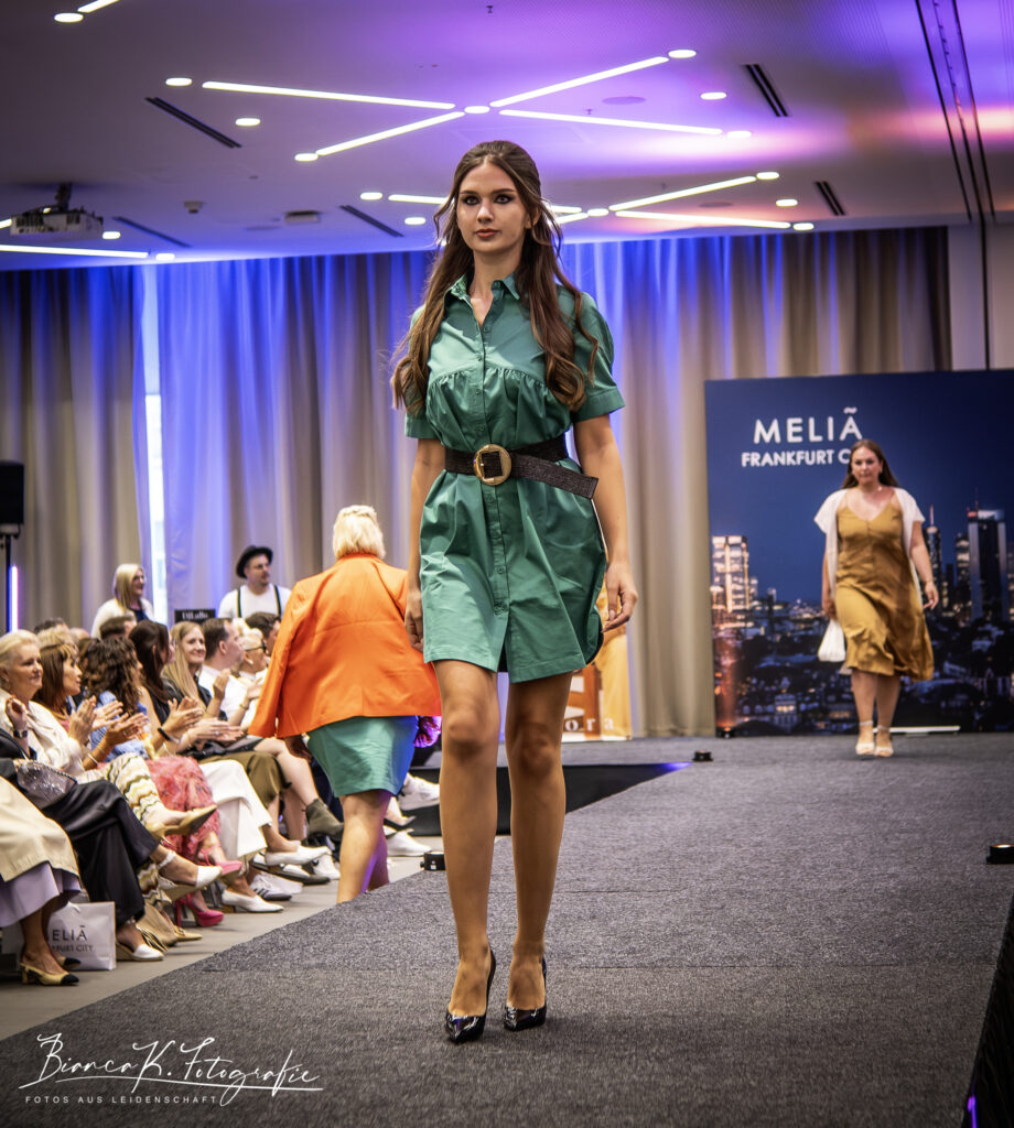 Wie muss ein Model sein? ELORA Fashion Show im MELIÁ Frankfurt City 24 Miss Deutschland Celina Weil, Elora Fashion Show Melia Frankfurt City Copyright: Dirk Gier