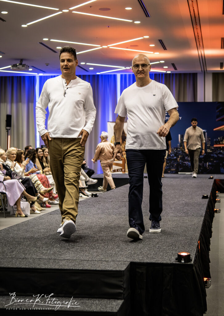 Wie muss ein Model sein? ELORA Fashion Show im MELIÁ Frankfurt City 29 Models Elora Fashion Show Melia Frankfurt City - Copyright: Dirk Gier