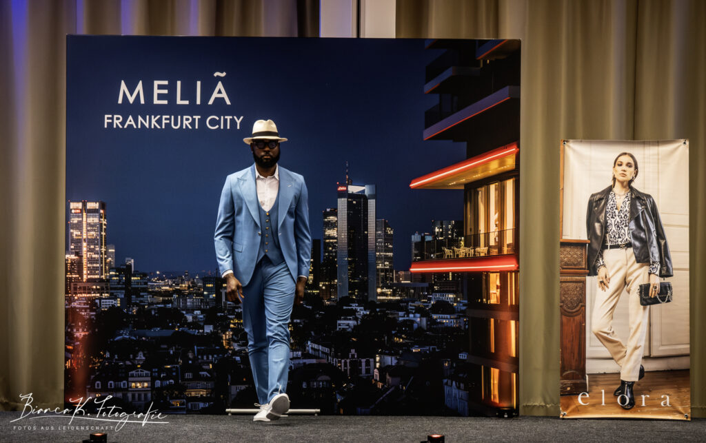 Wie muss ein Model sein? ELORA Fashion Show im MELIÁ Frankfurt City 18 Model für Jacques Sarya, Fashion Show Melia Frankfurt City Copyright: Dirk Gier