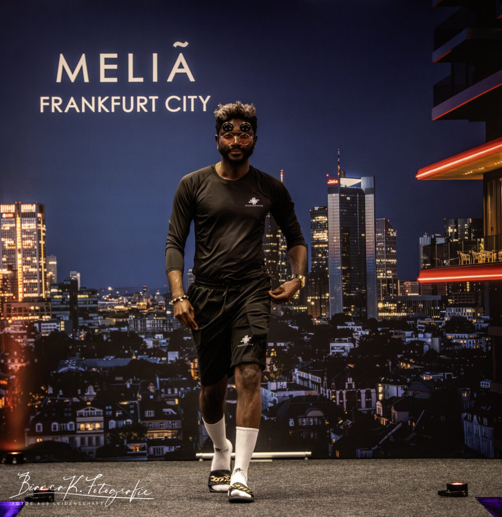 Wie muss ein Model sein? ELORA Fashion Show im MELIÁ Frankfurt City 19 Didi Veron - für Silverstein Label - Fashion Show Melia Frankfurt City Copyright: Dirk Gier