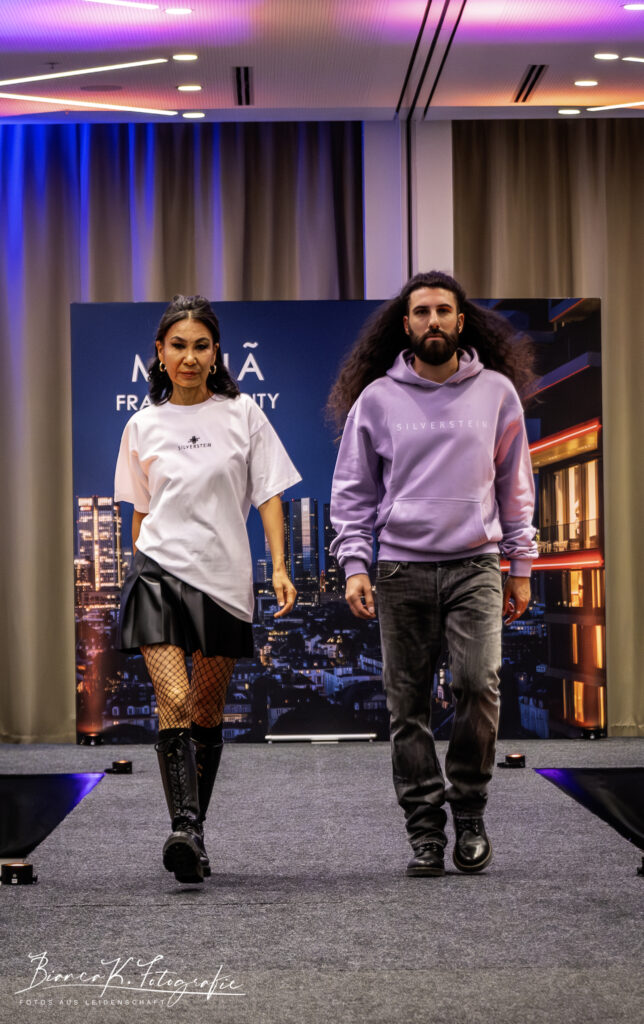 Wie muss ein Model sein? ELORA Fashion Show im MELIÁ Frankfurt City 21 Elora Fashion Show - Melia Frankfurt City Copyright: Dirk Gier