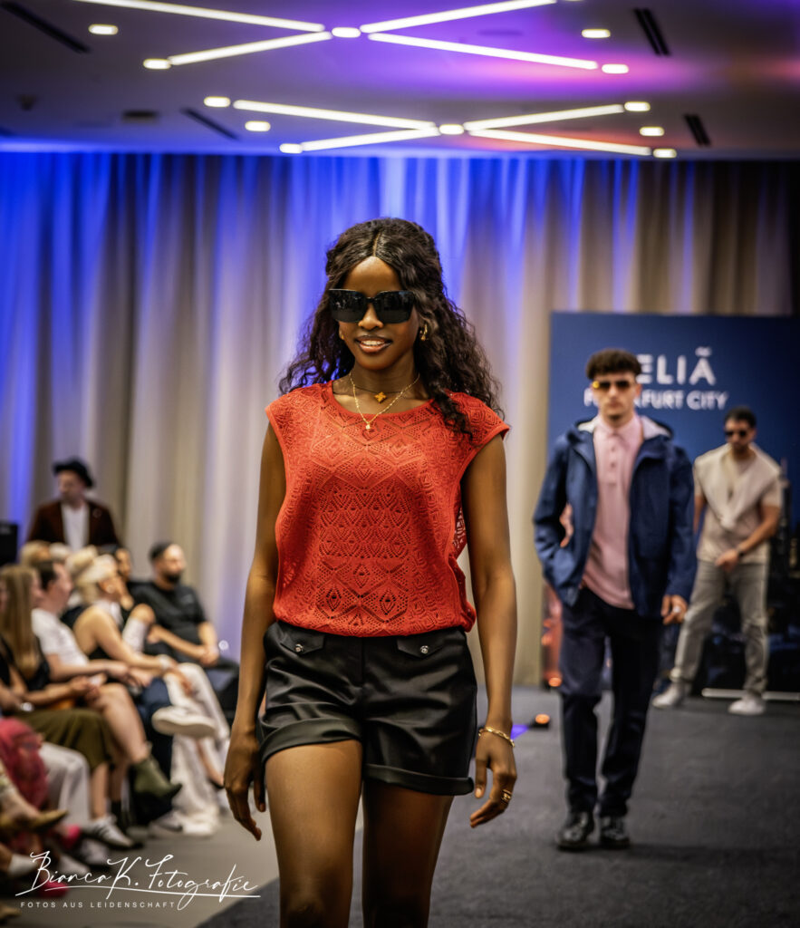 Wie muss ein Model sein? ELORA Fashion Show im MELIÁ Frankfurt City 8 Models Silverstein Fashion Show Melia Frankfurt City Copyright: Dirk Gier