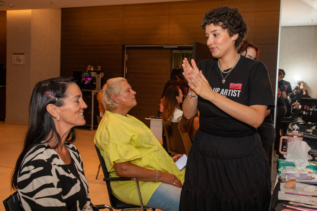 Meike Buschening Kaffenberger hinten war ebenso bereit für den Look von Brigitte Bardot Elora Fashion Show Melia Frankfurt City : Die Models wurden von Famous Face Academy mit einem Brigitte Bardot Look versehen Copyright: Marika Sturm
