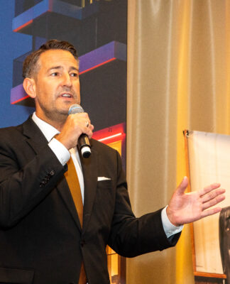 Catwalk der Charaktere: ELORA bringt das MELIÁ Frankfurt City zum Strahlen