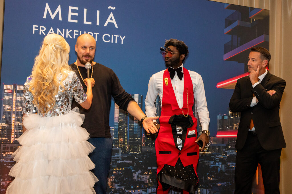 Marvin Muth, didi Veron und Bastian Becker im Melia Frankfurt City, Elora Fashion Show
Copyright: Marika Sturm
