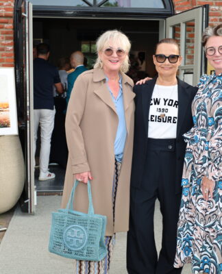 Kunst, Gespräche und Sylter Sommerflair: Jenny Jürgens feiert Vernissage auf Sylt