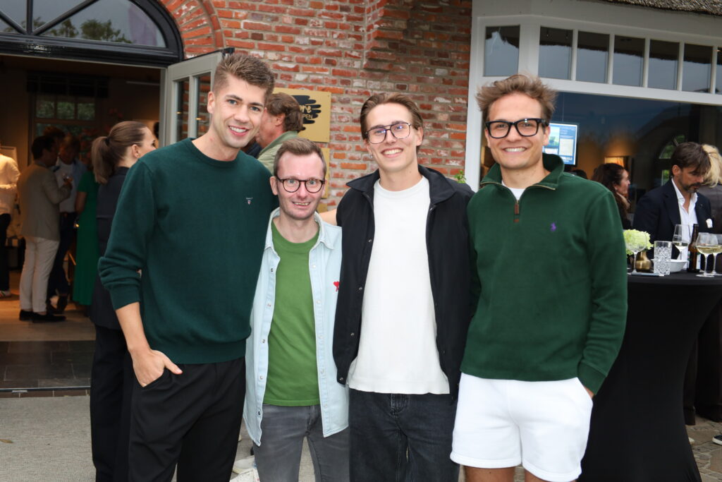 Kunst, Gespräche und Sylter Sommerflair: Jenny Jürgens feiert Vernissage auf Sylt 6 Maximilian Seitz Tim Petersen Copyright: PETERSEN RELATIONS / syltpress