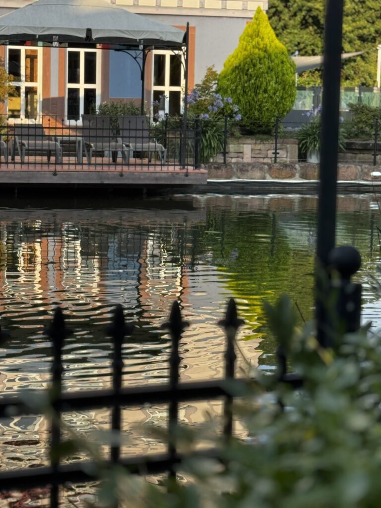 Foto des Tages: Seehotel Niedernberg Bildunsgurlaub Yoga Retreat 1 Seehotel Niedernberg Copyright: Jane Uhlig