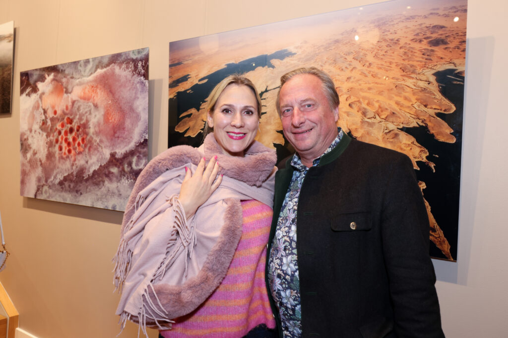 Visuelle Poesie: Michael Poliza begeistert mit „BEYOND THE LENS“ in der Livia Lisboa Galerie 2 Sopranistin_Julia_Kretschmer_Wachsmann_Klausmartin_KretschmerCopyright: Livia Lisboa Fotokunst Galerie / Wallocha