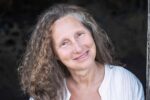 Andrea Gruner ist Heilpraktikerin für Psychotherapie, Hypnosetherapeutin und Autorin des Buches „Leben in der Ewigkeit“.