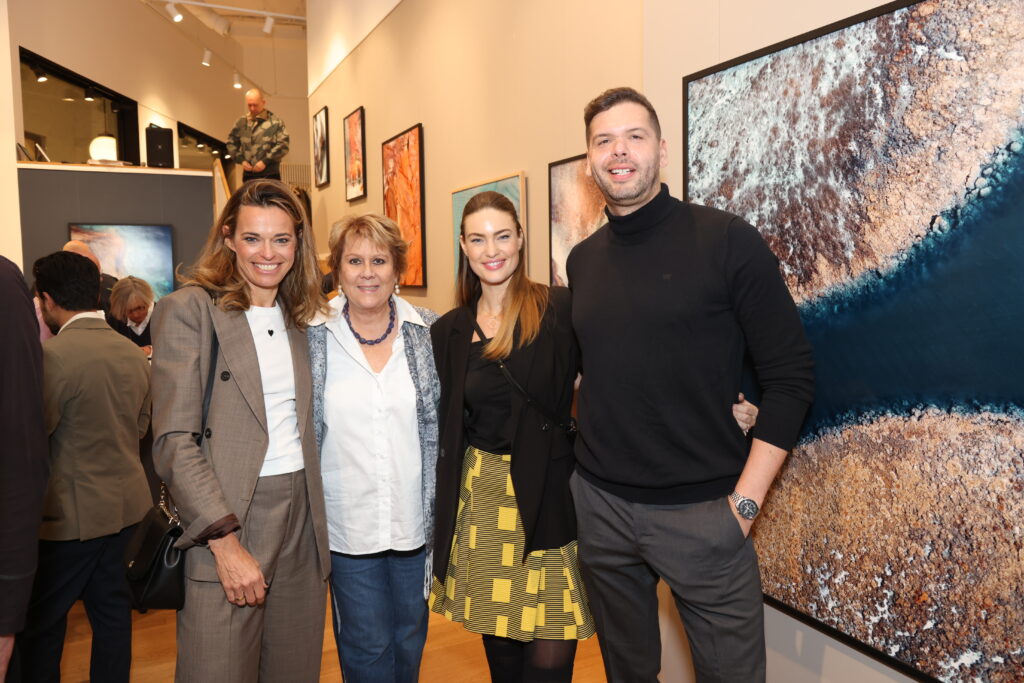 Über den Dingen – Kevin Krautgartner zeigt „ARTWORK SELECTION“ in Hamburg 2 Susanne_Boehm_Livia_Lisboa_Anna_Sinning_Alexander_Mueschen