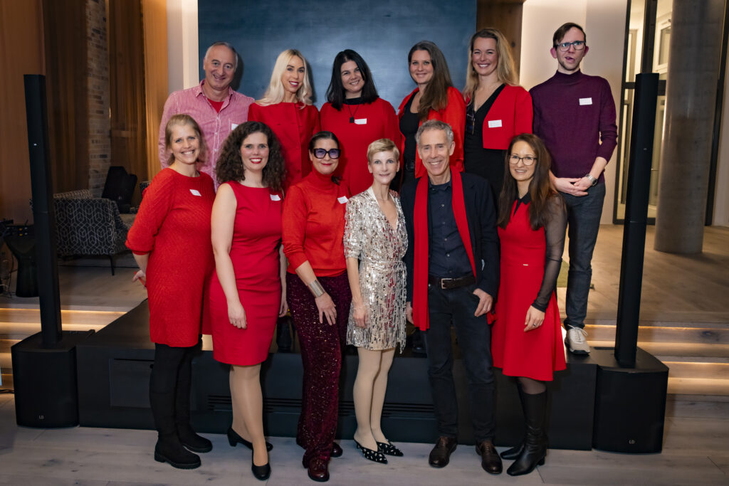 Selbstständigkeit als Ausweg aus Arbeitsmarktkrise: Networking-Abend in Frankfurt zeigt Chancen für Gründer 3 Dr. Johanna Dahm I Exklusives Netzwerk-Event in Frankfurt: Wege in die Selbstständigkeit statt Arbeitsmarktkrise Copyright: Fabian Brandt