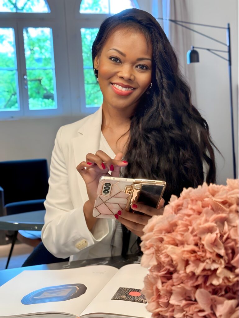 Wenn Frauen im Dezember still zerreißen, weil sie alles tragen und niemand es sieht 1 © Nadège B. Tebiro