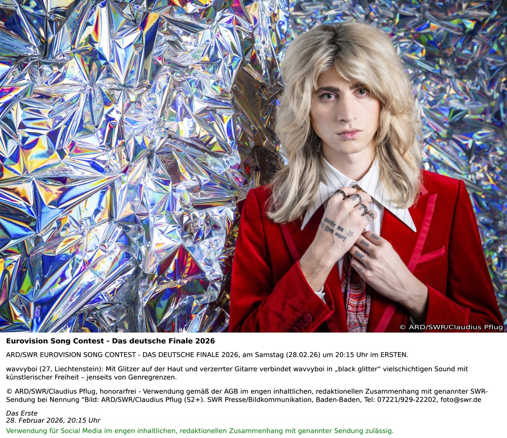 Barbara Schöneberger und Hazel Brugger präsentieren neun Acts bei "Eurovision Song Contest - Das Deutsche Finale 2026" 9 ARD/SWR EUROVISION SONG CONTEST - DAS DEUTSCHE FINALE 2026, am Samstag (28.02.26) um 20:15 Uhr im ERSTEN.
wavvyboi (27, Liechtenstein): Mit Glitzer auf der Haut und verzerrter Gitarre verbindet wavvyboi in „black glitter“ vielschichtigen Sound mit künstlerischer Freiheit – jenseits von Genregrenzen.
© ARD/SWR/Claudius Pflug