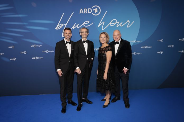 Christoph Pellander, Björn Wilhelm, Christine Strobl, Thomas Schreiber auf der ARD BLUE HOUR. Bildrechte: ARD/Sebastian Gabsch Fotograf: ARD Das Erste