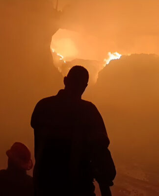 Lebensrettende Nahrung für mangelernährte Kinder bei Großbrand in Mogadischu zerstört