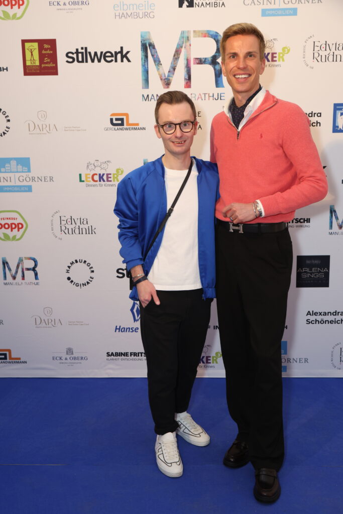 „Pangäa“ – Kunst als verbindendes Element 7 PR-Unternehmer Tim Petersen mit Stephan Hauschildt beim Opening der Ausstellung „Pangäa“ im stilwerk Hamburg – ein Abend im Zeichen von Kunst, Netzwerk und inspirierendem Austausch.